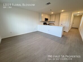 12019 Floral Blossom in Converse, TX - Building Photo - Building Photo