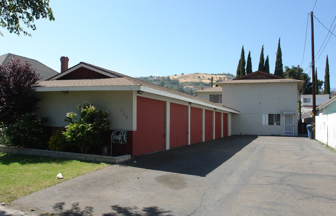 925 E Pleasant St in Santa Paula, CA - Building Photo