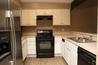 7075 Greenway Chase St in Houston, TX - Building Photo - Building Photo