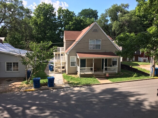 1019 Vine St, Unit 1021 in St. Charles, MO - Foto de edificio - Building Photo