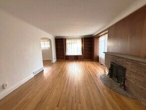 21440 Lathrup St in Southfield, MI - Building Photo - Building Photo