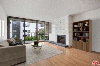 10966 Rochester Ave in Los Angeles, CA - Building Photo - Building Photo