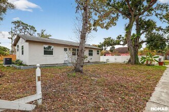 7151 51st St N in Pinellas Park, FL - Foto de edificio - Building Photo