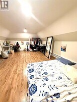 237-237 Crawford Ave in Windsor, ON - Building Photo