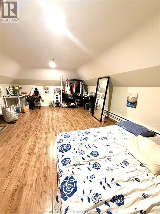 237-237 Crawford Ave in Windsor, ON - Building Photo