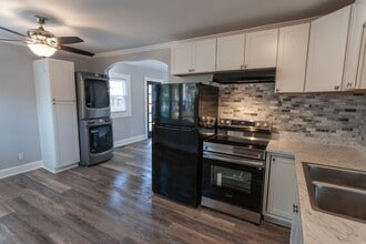 302 Hutcheson Ave in Chase City, VA - Foto de edificio - Building Photo