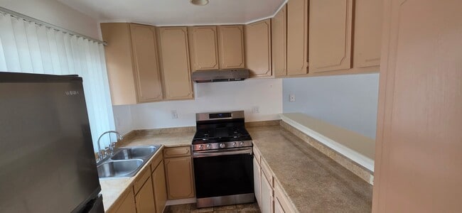 125 Olive St, Unit 103 in Glendale, CA - Foto de edificio - Building Photo