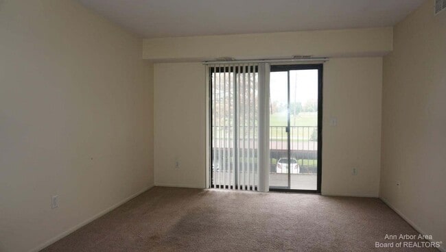 1493 Chateau Vert E in Ypsilanti, MI - Building Photo - Building Photo