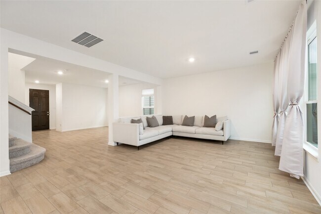 14627 Monterey Cypress Dr