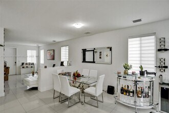 10265 NW 72nd Terrace in Doral, FL - Building Photo - Building Photo