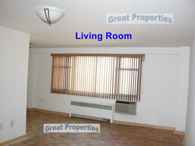 11820 Edgewater Dr, Unit 813 in Lakewood, OH - Foto de edificio - Building Photo