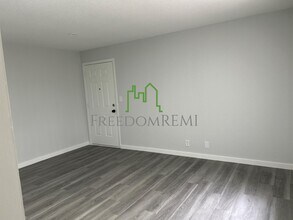 1317 Oakland Rd NE in Cedar Rapids, IA - Building Photo - Building Photo