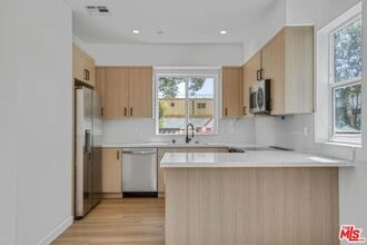 10828 Hesby St in Los Angeles, CA - Building Photo - Building Photo