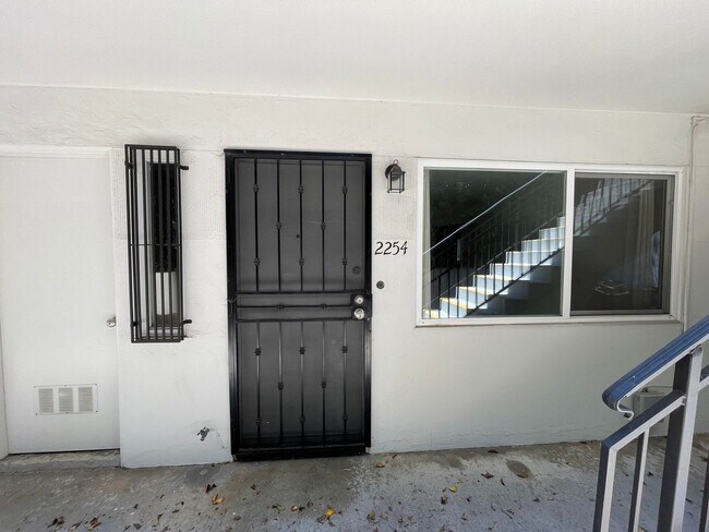 2250-54 Garnet Ave-Unit -2254 Garnet Ave in San Diego, CA - Foto de edificio - Building Photo