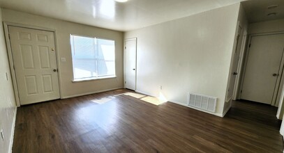 Foxborough Apartments in Fayetteville, AR - Building Photo - Interior Photo