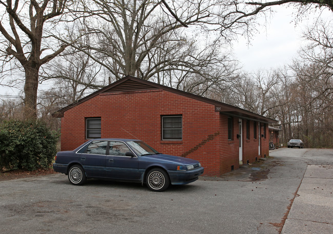 705 Chestnut St in Greensboro, NC - Building Photo - Building Photo