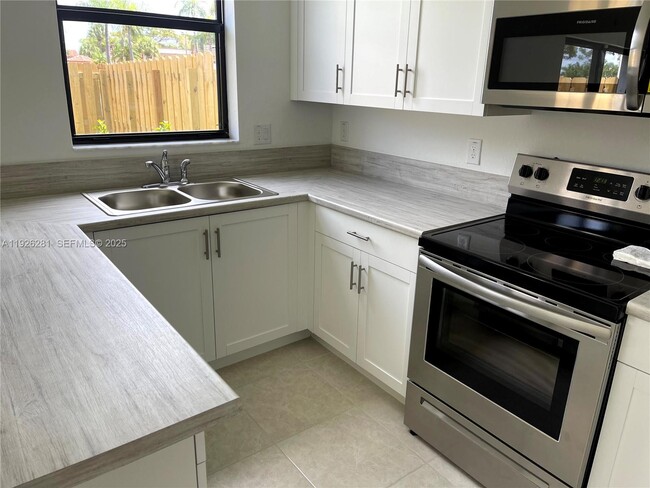 20679 NE 7th Pl in North Miami Beach, FL - Building Photo - Building Photo