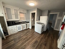 204 Douglas St in Manchester, NH - Building Photo