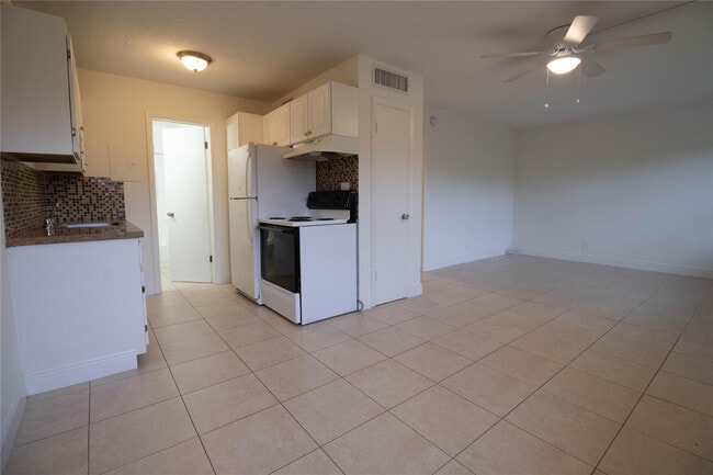 400 SW 7th Ave in Fort Lauderdale, FL - Building Photo - Building Photo