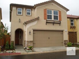 3663 Etchings Way in Clovis, CA - Building Photo