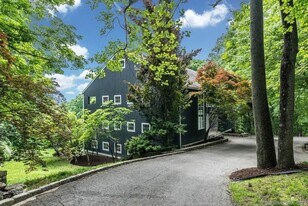 58 Wells Hill Rd in Weston, CT - Building Photo