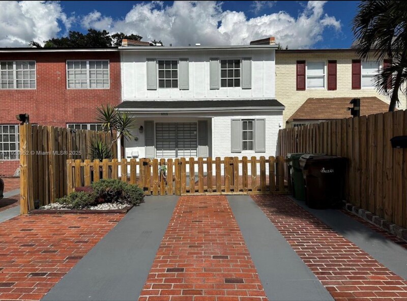6915 W 16th Dr in Hialeah, FL - Foto de edificio