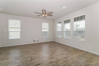323 Black Opal Dr, Unit Private Bedroom in Jarrell, TX - Building Photo - Building Photo