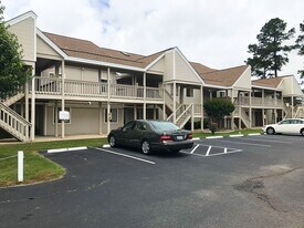 1095 Plantation Dr in Little River, SC - Building Photo