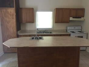 619 E Solomon St in Griffin, GA - Building Photo - Building Photo