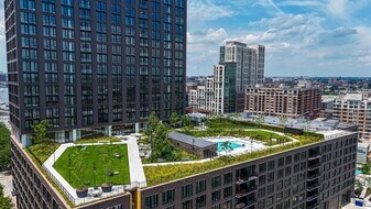 Allied Harbor Point in Baltimore, MD - Building Photo