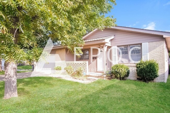 9719 E 4th St in Tulsa, OK - Building Photo - Building Photo