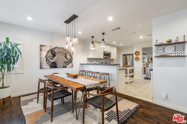 1024 N Naomi St in Burbank, CA - Building Photo - Building Photo