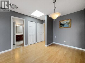 5335 Hastings St in Burnaby, BC - Building Photo - Building Photo