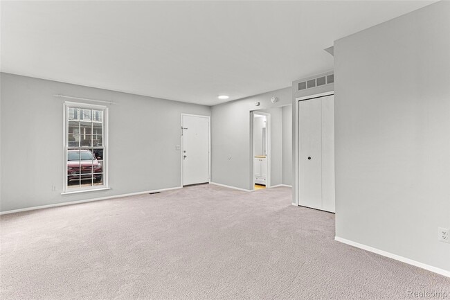 3374 Burbank Dr, Unit 349 in Ann Arbor, MI - Foto de edificio - Building Photo