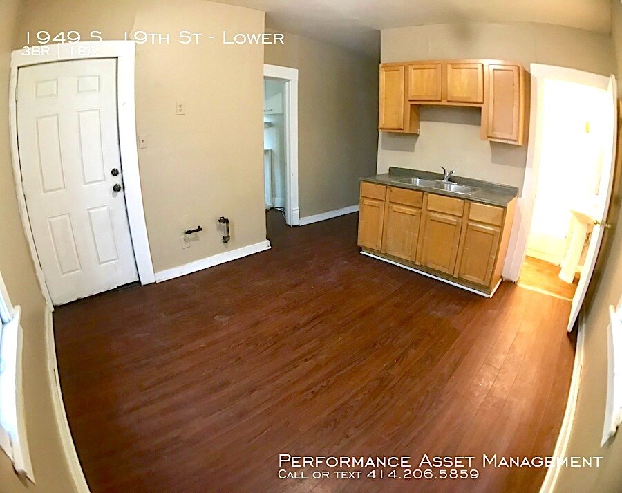 1949 S 19th St-Unit -Lower in Milwaukee, WI - Building Photo