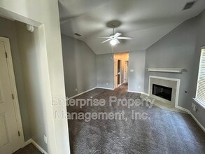 1096 Sunstar Dr in Cordova, TN - Building Photo - Building Photo