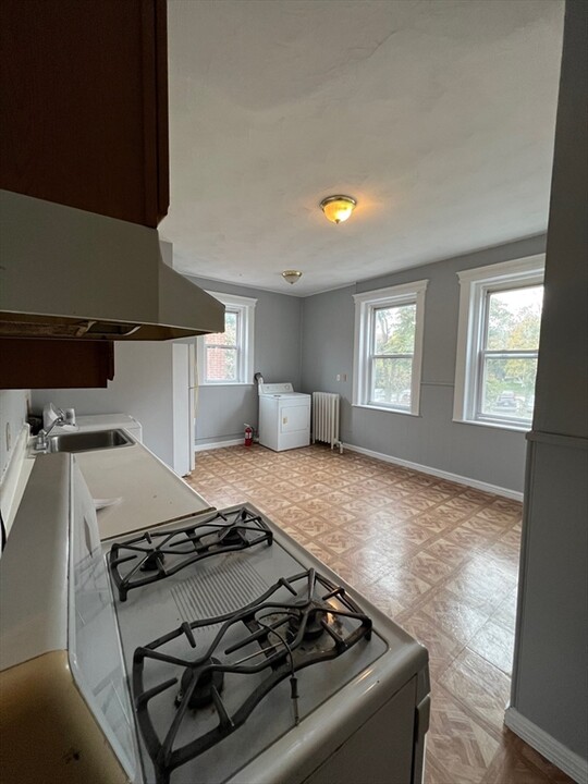 137 Chiswick Rd in Boston, MA - Building Photo