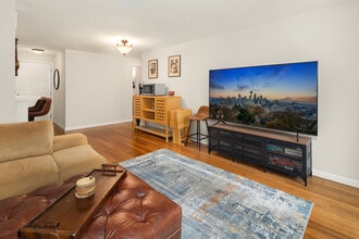 2244 13th Ave W in Seattle, WA - Building Photo - Building Photo