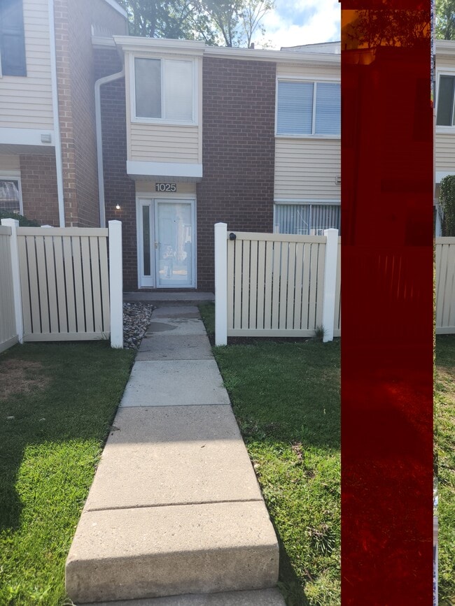 property at 1025 Oaklyn Ct