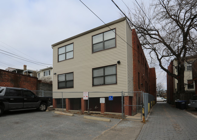 1200 Irving St NW in Washington, DC - Foto de edificio - Building Photo