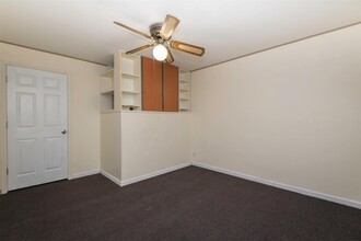 2350 Hempstead Tpke in East Meadow, NY - Building Photo - Building Photo