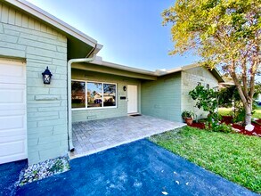 213 NE 9th Ave in Deerfield Beach, FL - Building Photo - Building Photo