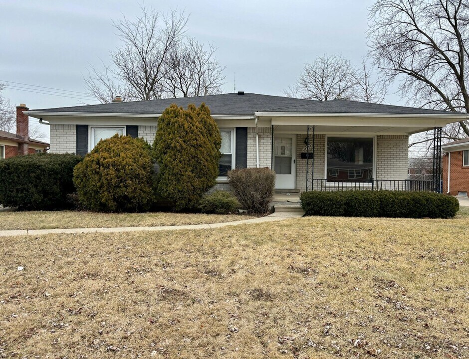 24548 Pierce Ave in Southfield, MI - Building Photo