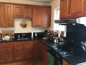 161 Beacon St, Unit 2 in Somerville, MA - Building Photo - Building Photo