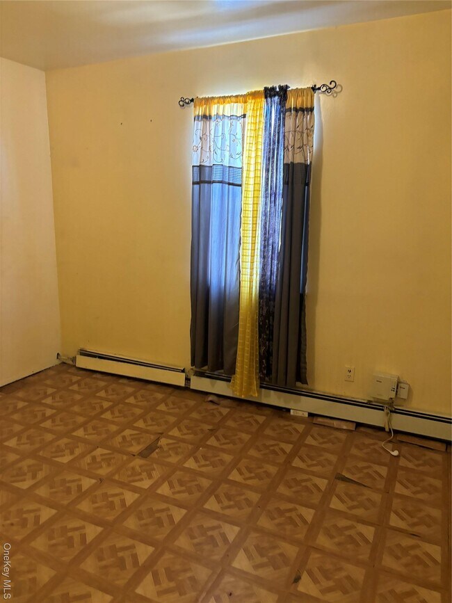 52 1st Ave in Bay Shore, NY - Building Photo - Building Photo