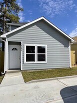 16682 E Forrestal St in Montgomery, TX - Building Photo