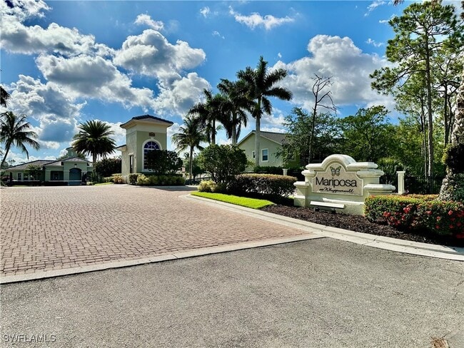 1335 Mariposa Cir in Naples, FL - Foto de edificio - Building Photo