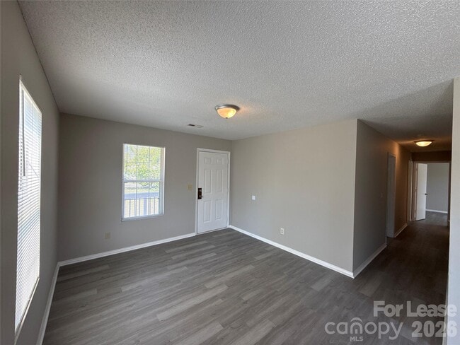 333 E Todd Ln in Charlotte, NC - Building Photo - Building Photo