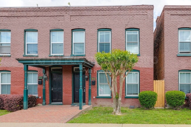 property at 1838 Parkwood Ave