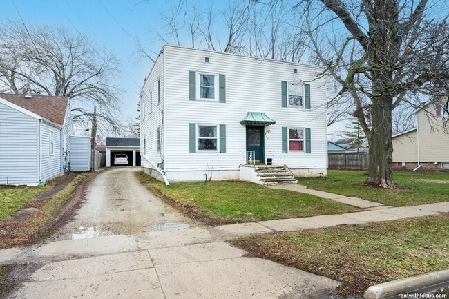 610 Maple St in Neenah, WI - Building Photo - Building Photo